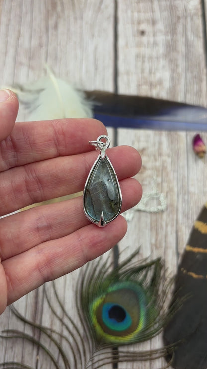 Sterling Silver Labradorite Pendant